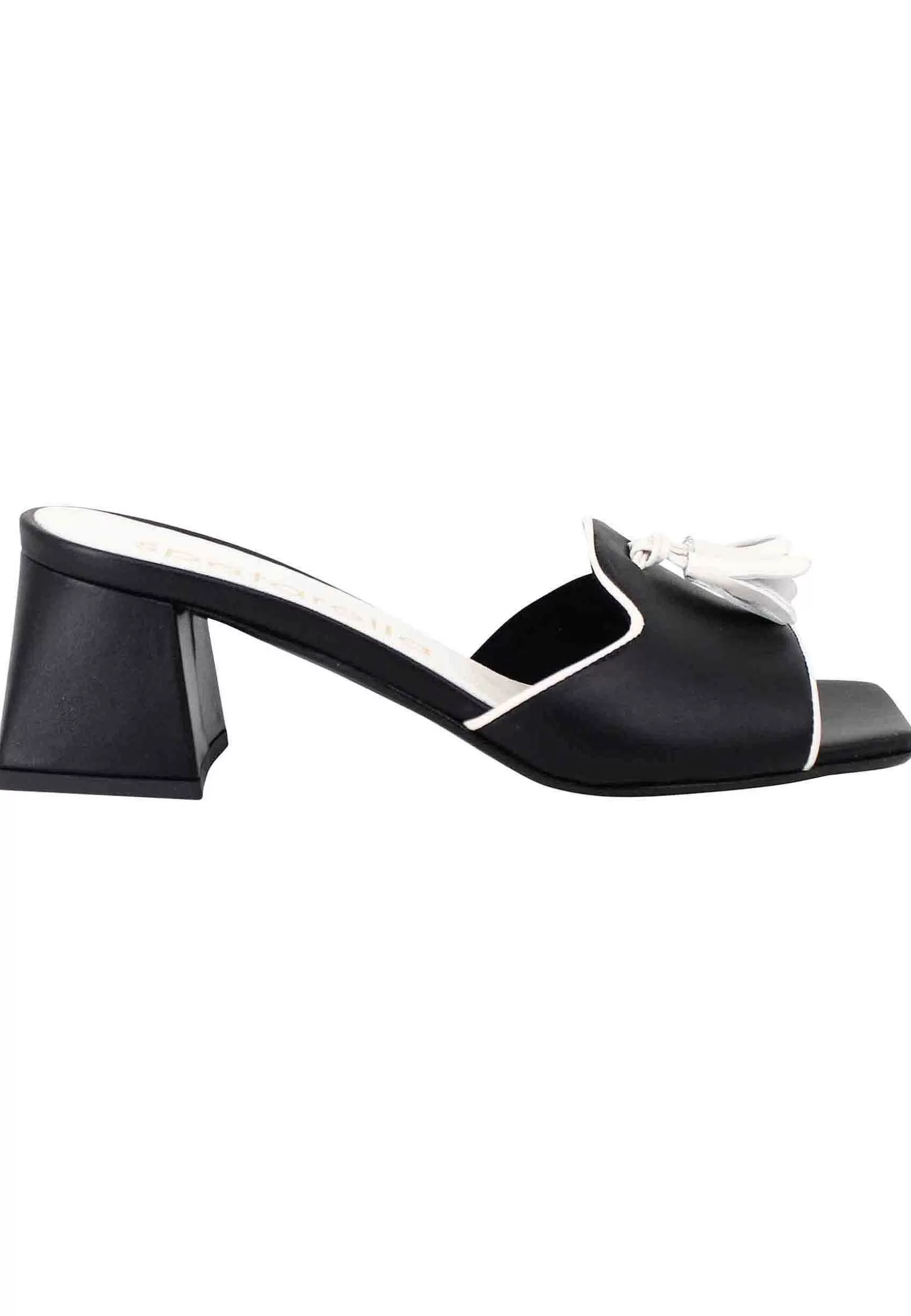 Sandali Donna In Pelle Nera Con Nappine In Contrasto E Punta Quadra** Discount